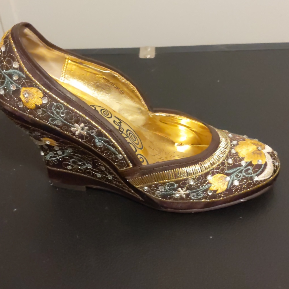 Shoes - Picture 3 of 3